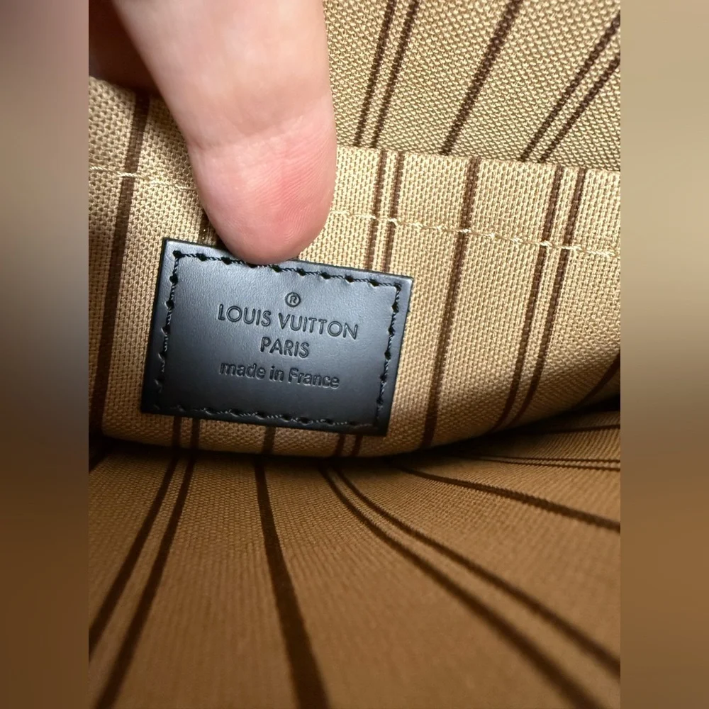 Louis Vuitton Neverfull monogram LOL pouch - Picture 3 of 6